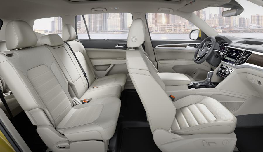 Интерьер Volkswagen Atlas V6 2017 года  (фото 33 из 46)